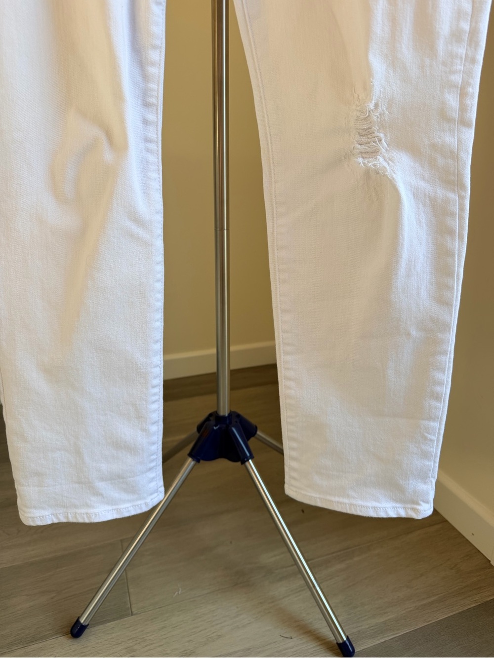 Kut from the Kloth White Straight Leg Jeans with Light Distressing size 12 - Picture 5 of 13